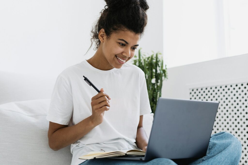 Student practising A-Level Spanish speaking & writing online with Rosa, UK Spanish tutor