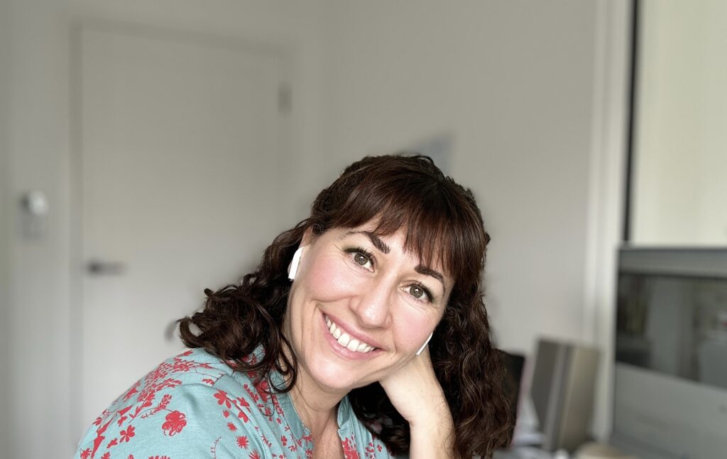 Contact Rosa, native Spanish teacher, qualified to teach in the UK